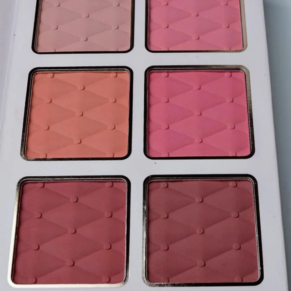 Uratum Beauty Make-Up Collection NWOT - Picture 11 of 16